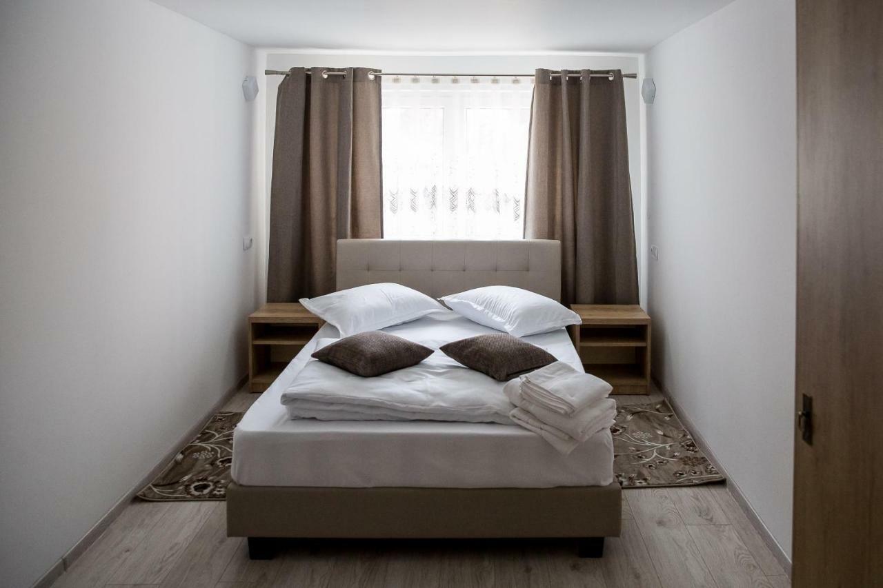 Casa Burduhos Hotell Câmpulung Moldovenesc Exteriör bild