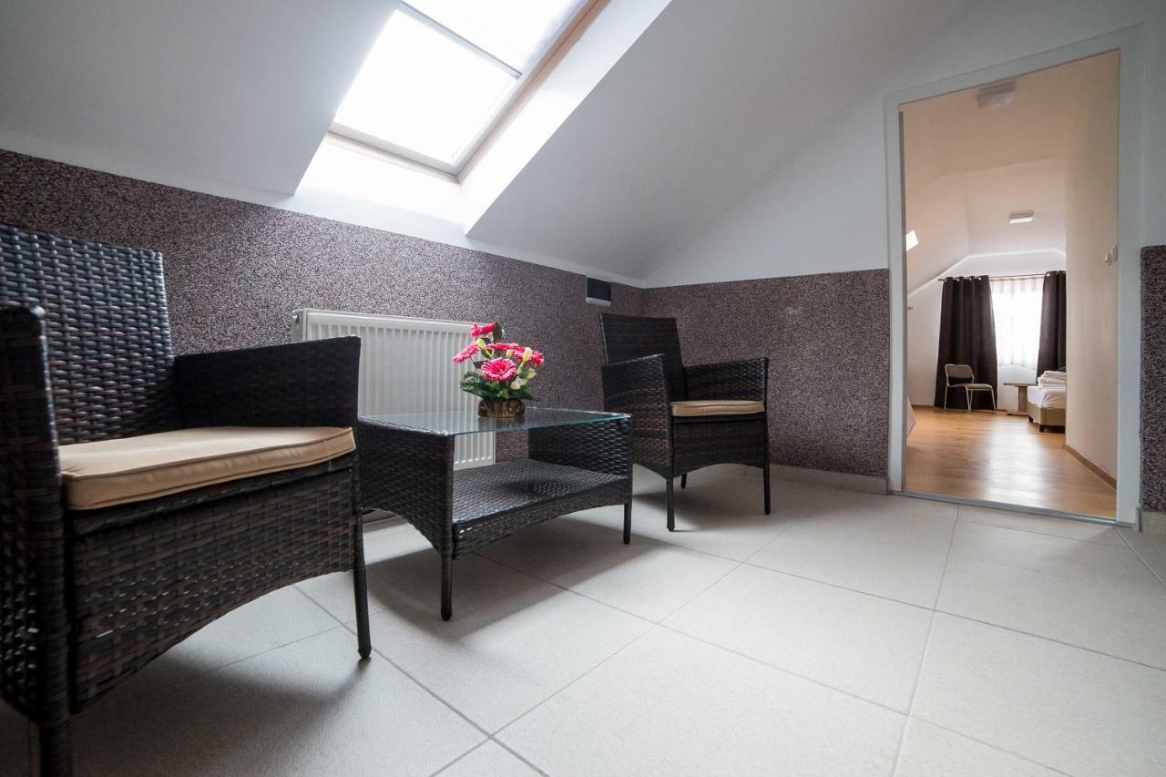 Casa Burduhos Hotell Câmpulung Moldovenesc Exteriör bild
