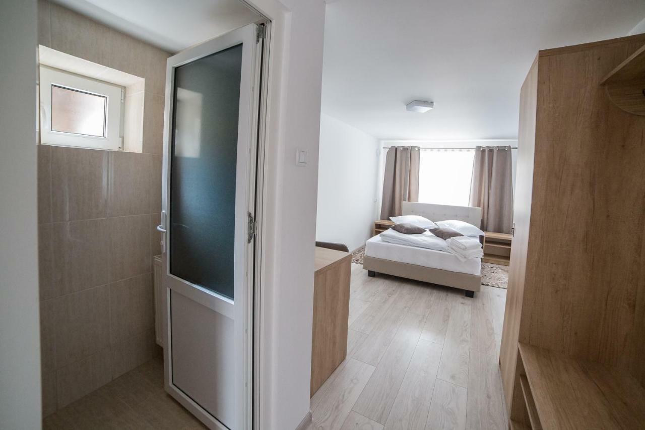 Casa Burduhos Hotell Câmpulung Moldovenesc Exteriör bild