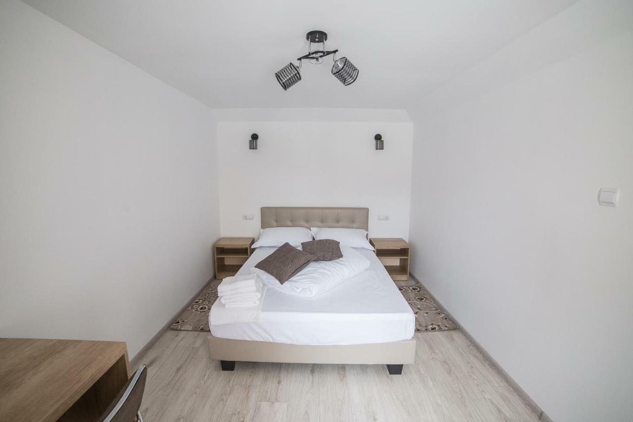 Casa Burduhos Hotell Câmpulung Moldovenesc Exteriör bild
