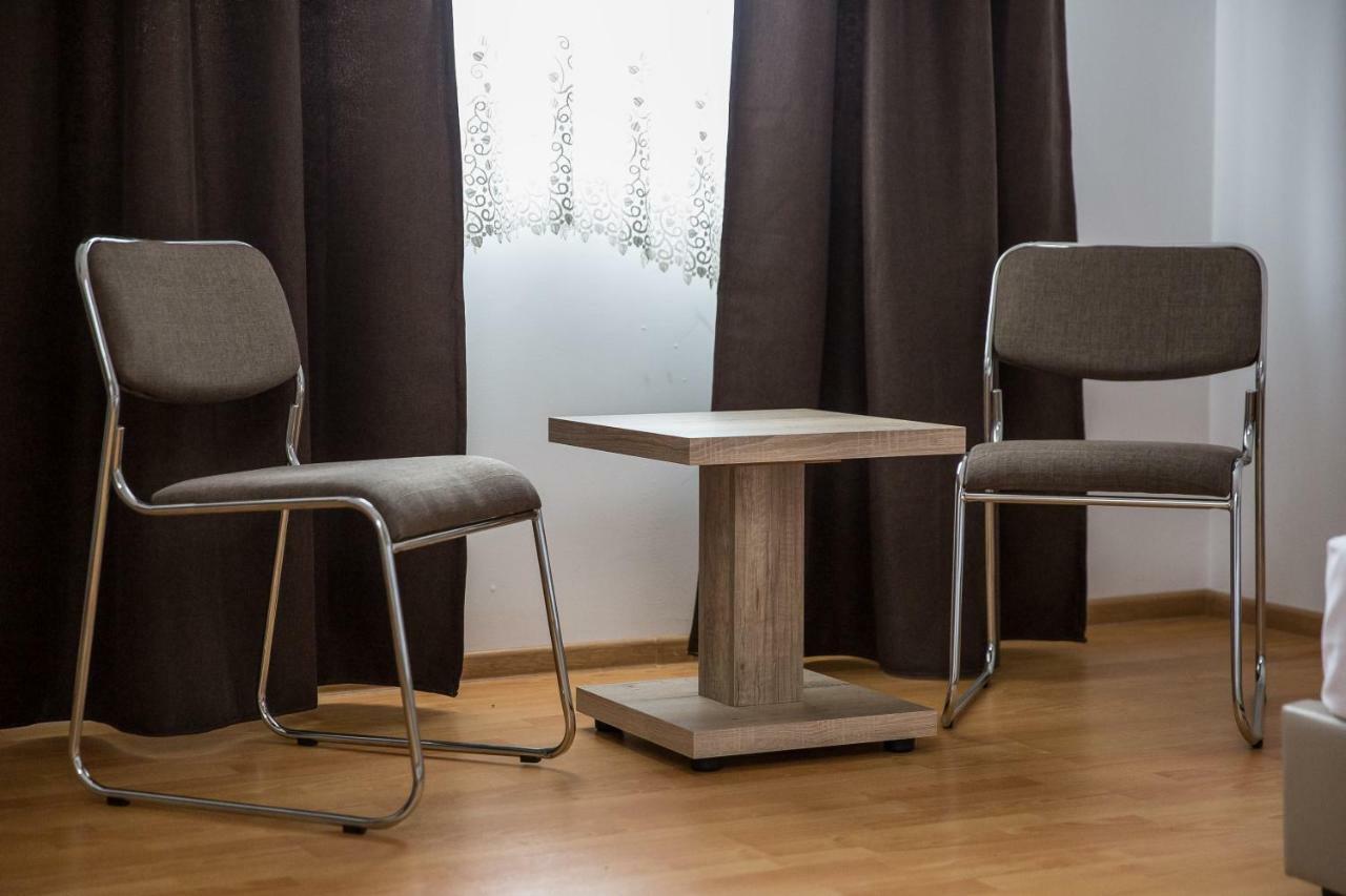 Casa Burduhos Hotell Câmpulung Moldovenesc Exteriör bild